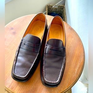 Chocolate brown Tod’s men’s shoes loafers size 9